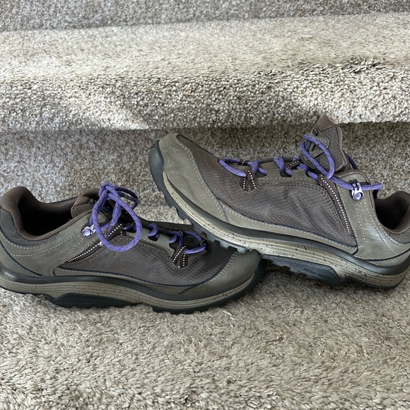 Teva Women’s Surge Event Waterproof Hiking shoe. Size 8. Excellent condition. - Picture 8 of 12